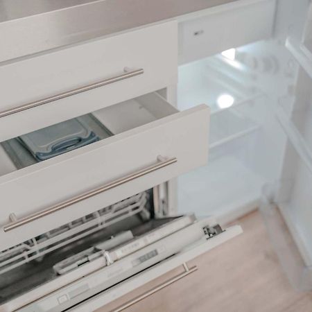 Apartment Mit Kueche, Arbeitsplatz Und Xxl Sofa Neuss Exteriér fotografie