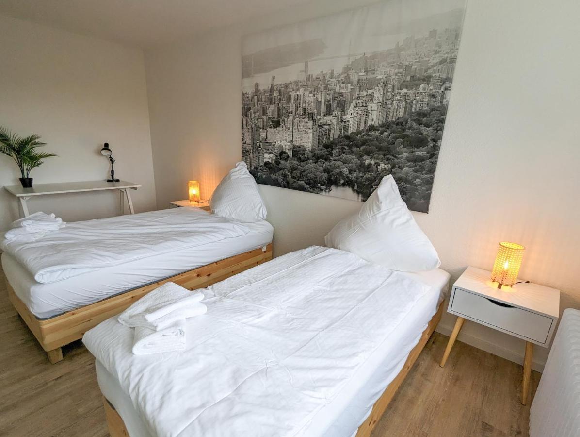 Apartment Mit Kueche, Arbeitsplatz Und Xxl Sofa Neuss Exteriér fotografie