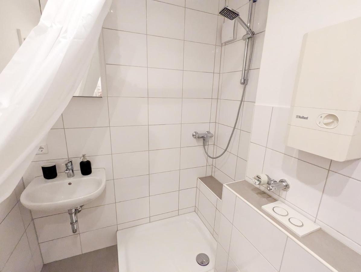 Apartment Mit Kueche, Arbeitsplatz Und Xxl Sofa Neuss Exteriér fotografie