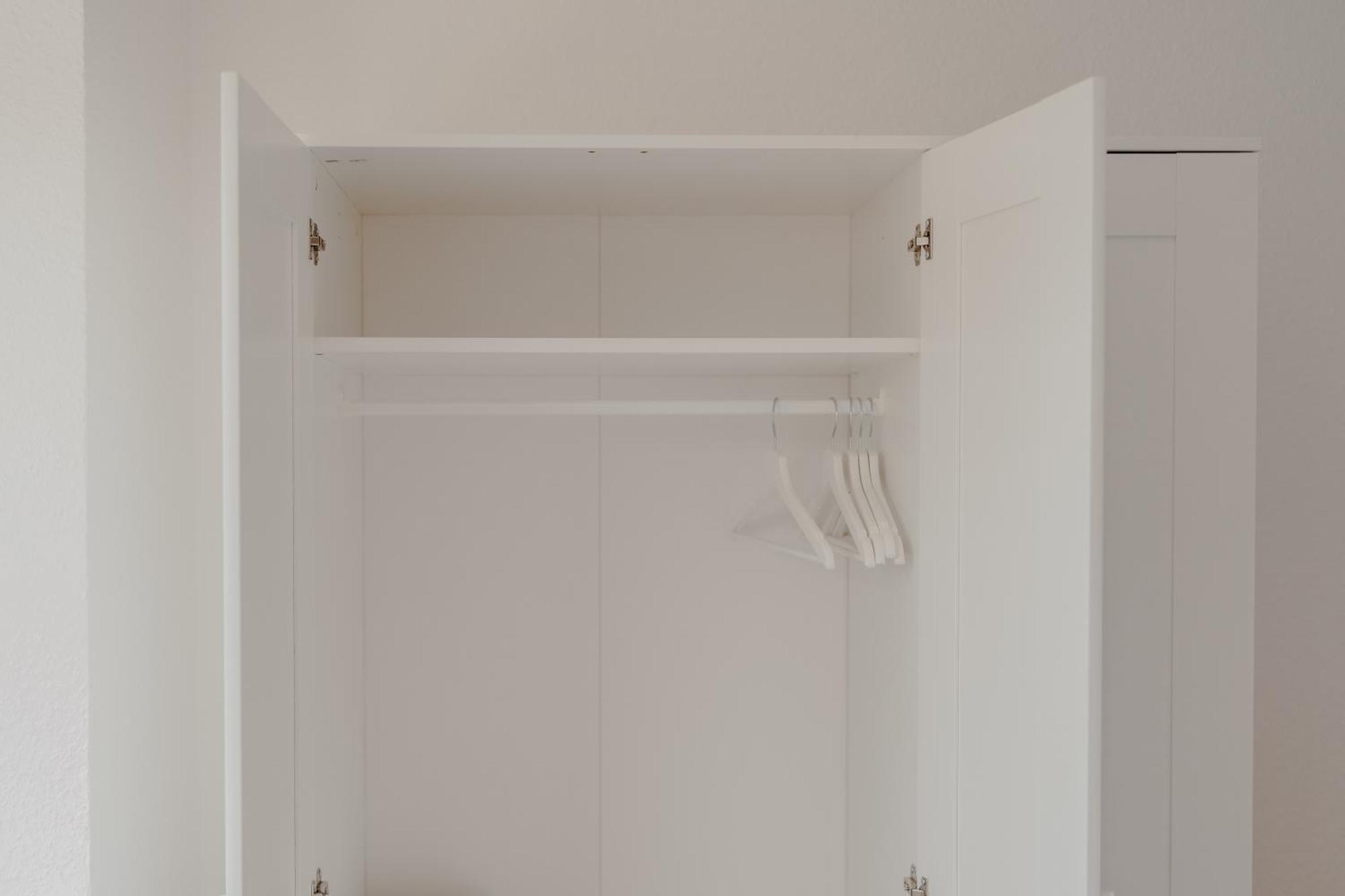 Apartment Mit Kueche, Arbeitsplatz Und Xxl Sofa Neuss Exteriér fotografie