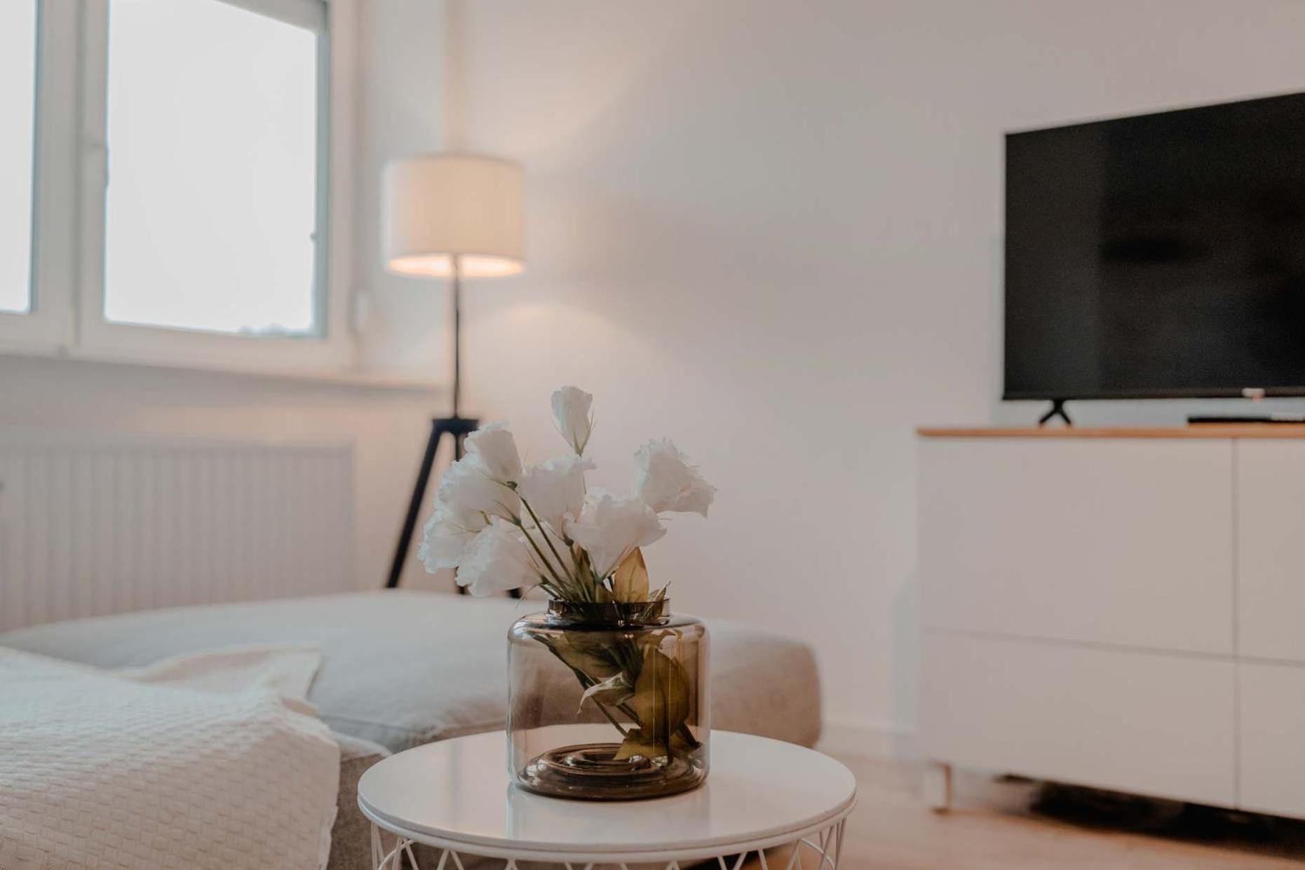 Apartment Mit Kueche, Arbeitsplatz Und Xxl Sofa Neuss Exteriér fotografie