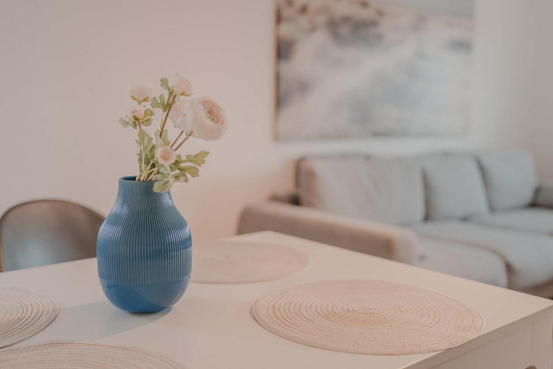 Apartment Mit Kueche, Arbeitsplatz Und Xxl Sofa Neuss Exteriér fotografie