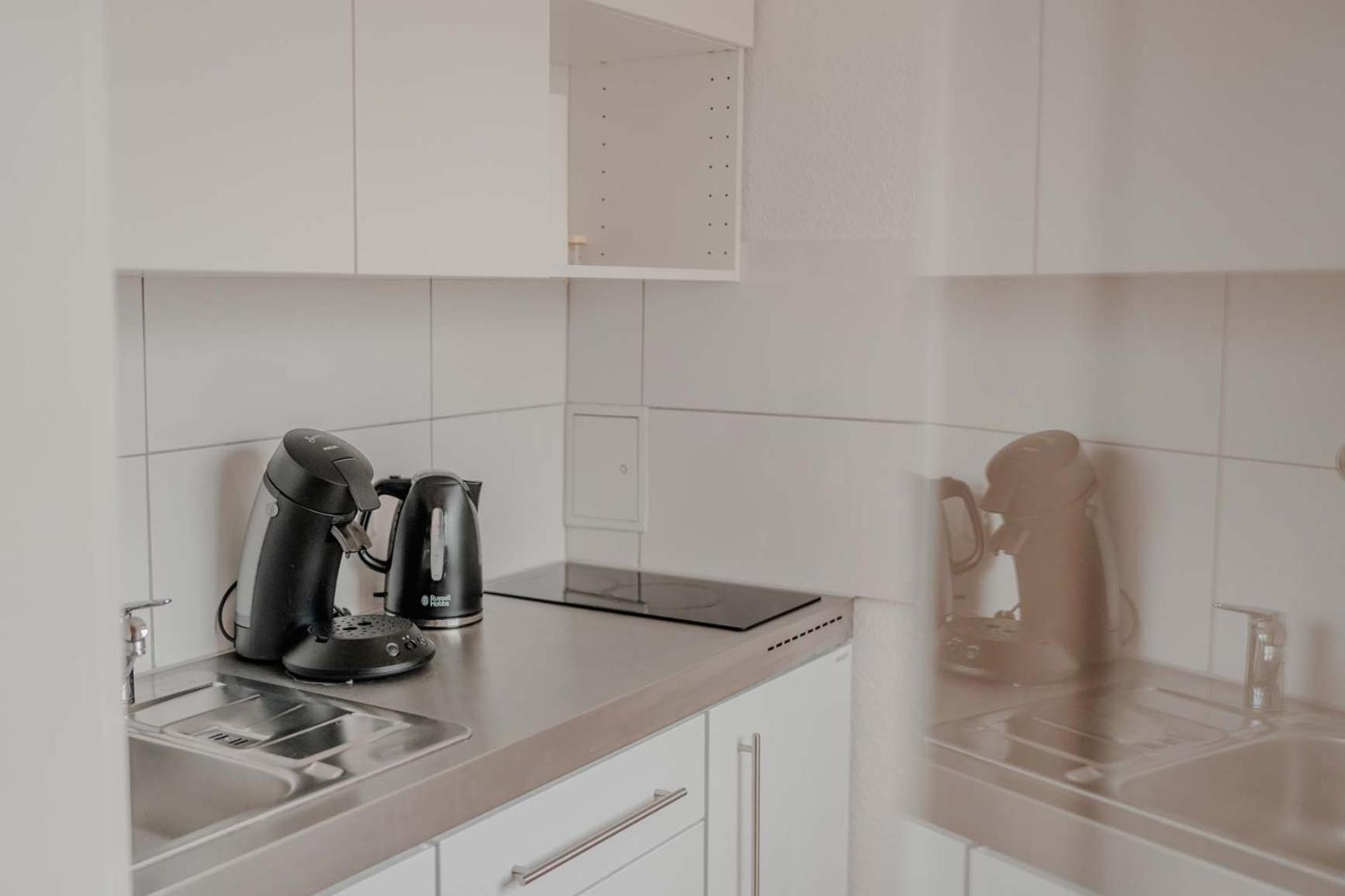 Apartment Mit Kueche, Arbeitsplatz Und Xxl Sofa Neuss Exteriér fotografie