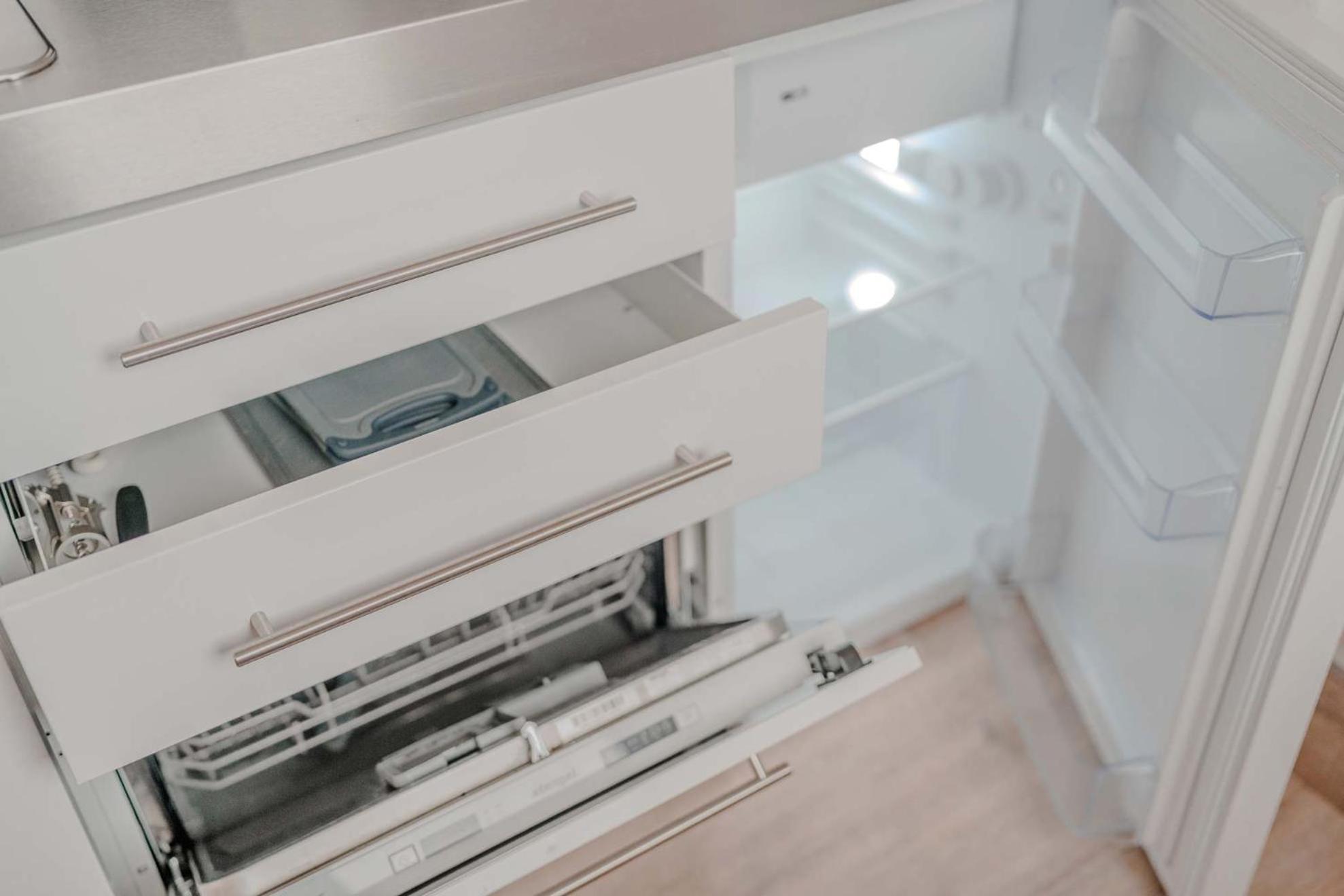Apartment Mit Kueche, Arbeitsplatz Und Xxl Sofa Neuss Exteriér fotografie