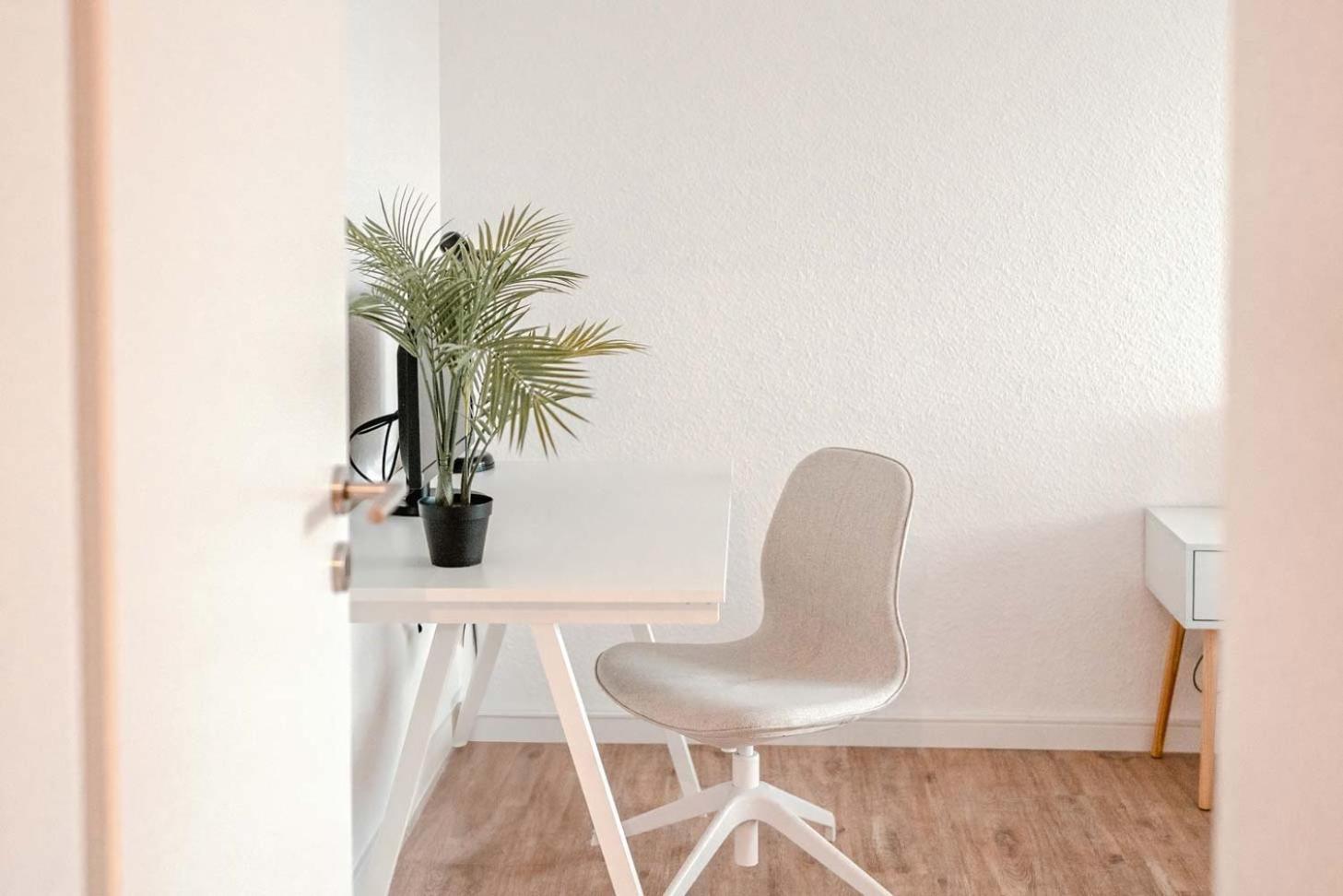 Apartment Mit Kueche, Arbeitsplatz Und Xxl Sofa Neuss Exteriér fotografie